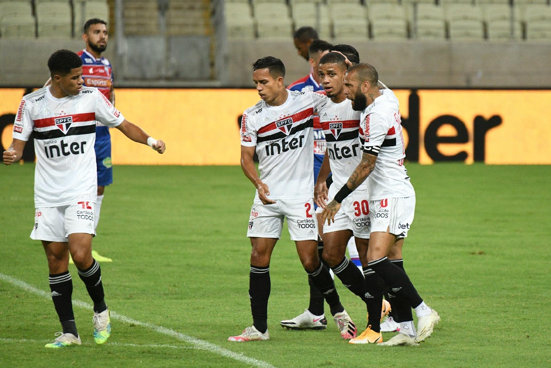 Sara E Brenner Mais Uma Vez Salvam O Tricolor