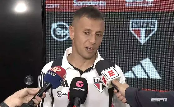 Rafinha comenta saída de Rogério Ceni e avalia chegada de Dorival