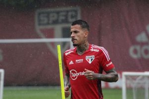 Diego Costa em treino no CT da Barra Funda. Foto: São Paulo/Divulgação