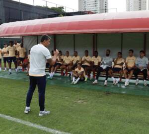 Thiago Carpini no CT da Barra Funda