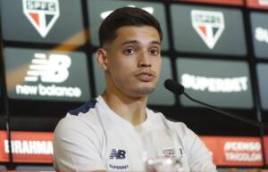 Damián Bobadilla sendo apresentado no São Paulo