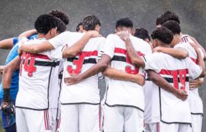 Time sub-17 do São Paulo na FAM Cupa