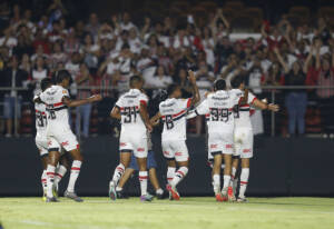 Jogadores do São Paulo festejam gol contra o Água Santa, no MorumBis, pelo Paulistão 2024