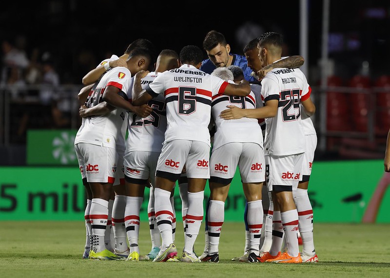 Time do São Paulo em jogo contra o Red Bull Bragantino