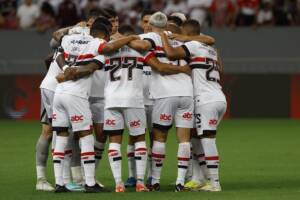 Jogadores do São Paulo antes da partida contra a Inter de Limeira, em Brasília