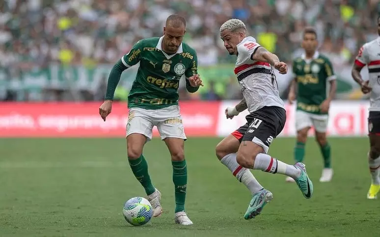 Jogadores de Palmeiras x São Paulo em campo