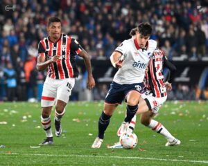 São Paulo x Nacional, no Uruguai