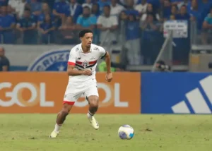 Jamal Lewis em duelo contra o Cruzeiro