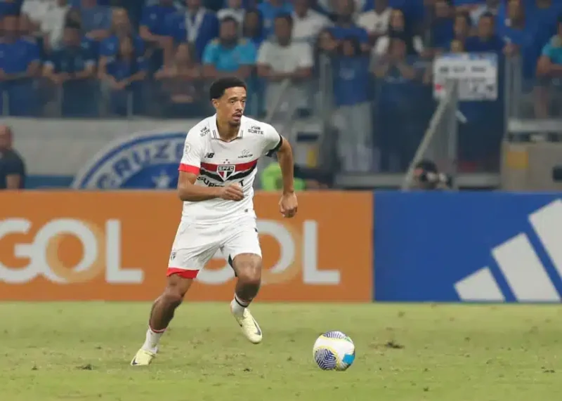 Jamal Lewis em duelo contra o Cruzeiro