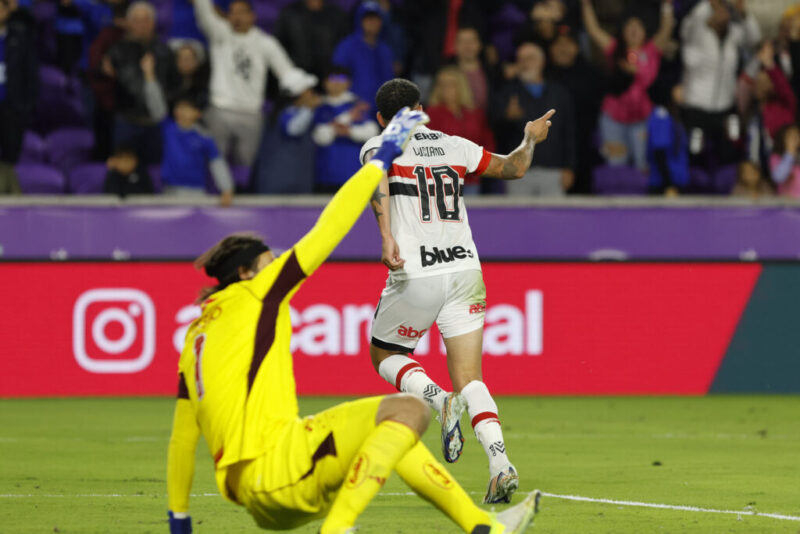 Luciano marca contra o Cruzeiro, de Cássio